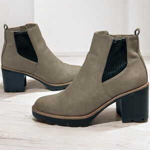 Naturalizer Madalynn Gore Taupe Ankle Boots Faux Leather Block Lug Heel Sz 6.5M